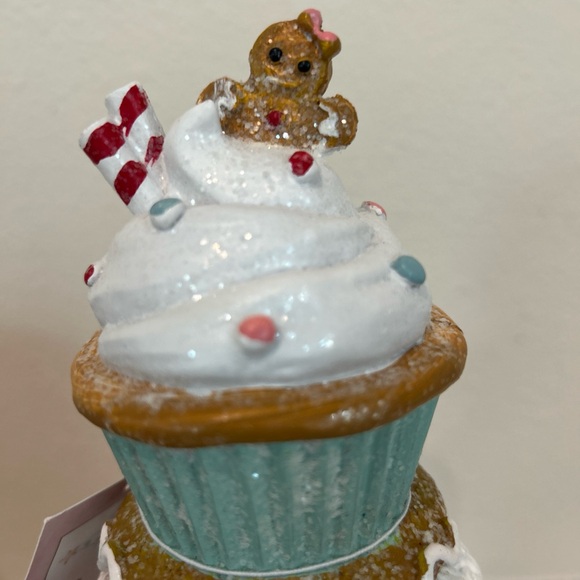 Cupcakes And Cashmere Cupcake Nutcracker-NWT - Picture 2 of 7